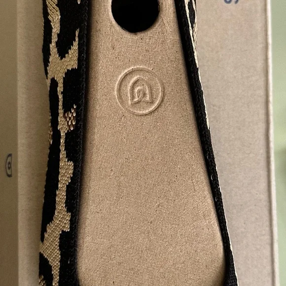 Size 8.5 Rothy’s The Flat Desert Cat Print - Picture 3 of 4